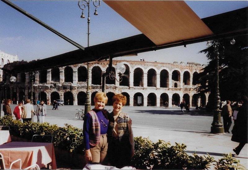 199803xx - 037 Venice, Florence, Rome Pam & Ruby.jpg